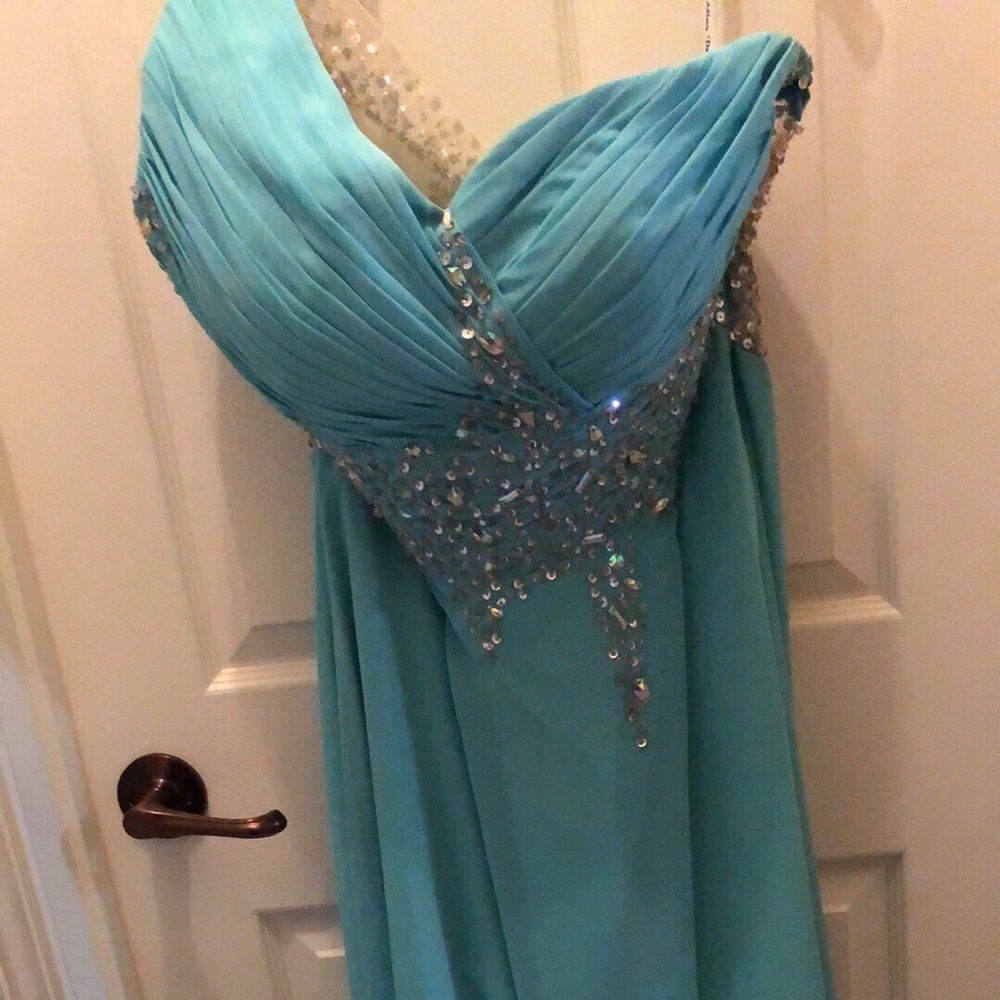Aqua formal
